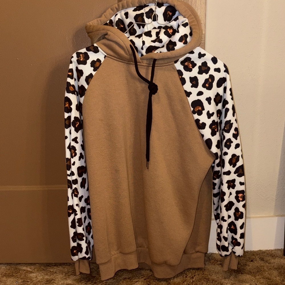 Leopard Print Tan women’s Sweater size small